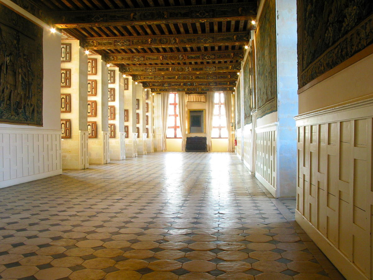 Người ta cho rằng tiếng khóc bi thảm đó là của người vợ quá cố của Jacques de Brézé.