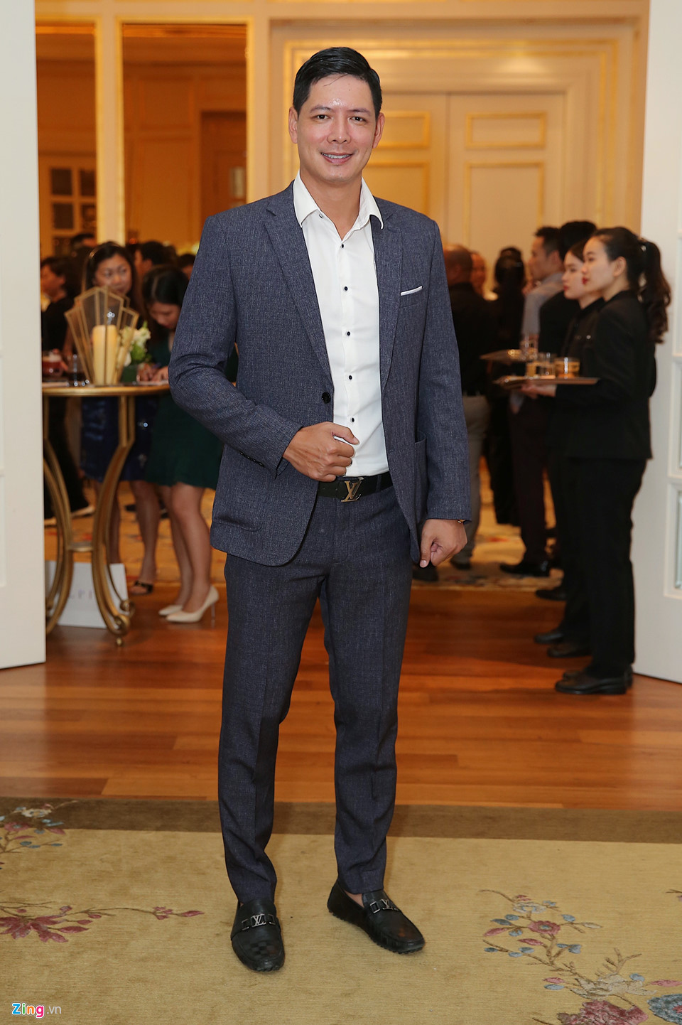 Bình Minh lẻ bóng xuất hiện tại tiệc cưới. Sau scandal tình cảm với Trương Quỳnh Anh, nam diễn viên khá yên ắng và ít xuất hiện trước truyền thông.