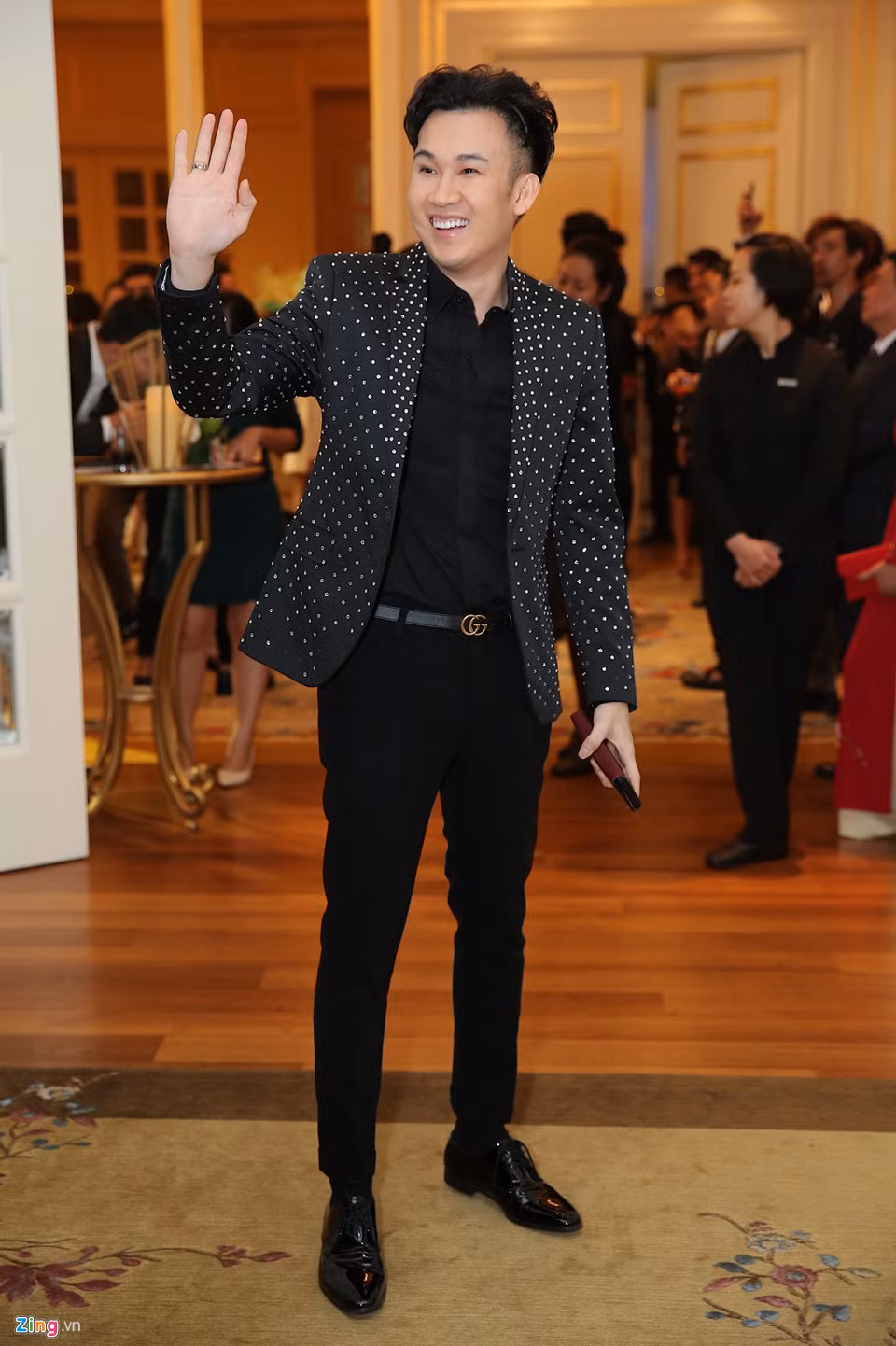 Dương Triệu Vũ đến chúc mừng đồng nghiệp. Bà xã của Lê Hiếu hiện hoạt động trong lĩnh vực giải trí. Cô hiện là quản lý một số tụ điểm vui chơi của giới trẻ ở Sài Gòn vì vậy có mối quan hệ thân thiết với nhiều nghệ sĩ.