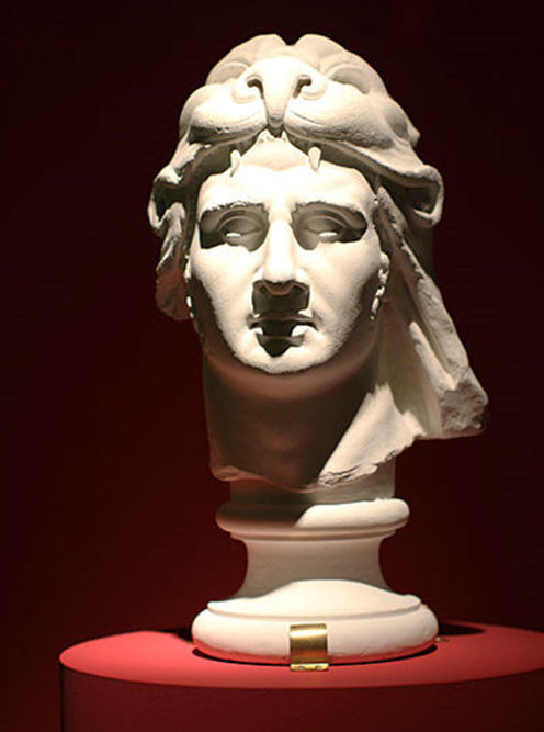 Bên cạnh việc tự uống thuốc độc, vua Mithridates còn nghiên cứu và bào chế ra loại thuốc giải mọi loại độc mang tên mình.