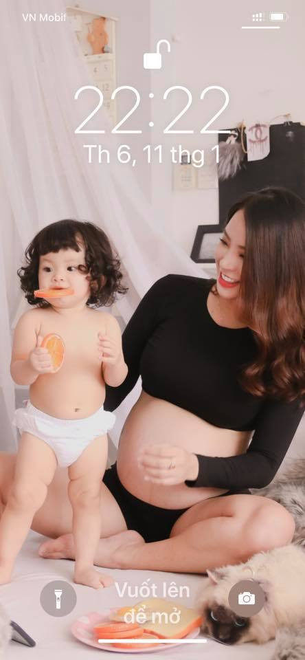 Hai Bang khoe bung bau “vuot mat”, bat chap nguy hiem sinh con thu 3