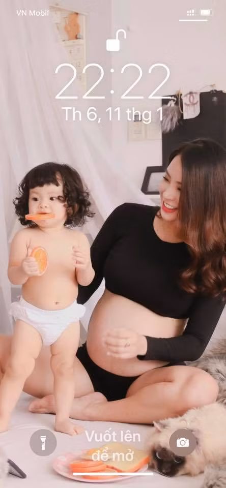 Hai Bang khoe bung bau “vuot mat”, bat chap nguy hiem sinh con thu 3