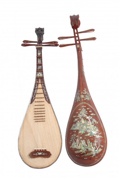 Theo truyền thuyết, dưới thời vua Lý Huệ Tông, một cây đàn tỳ bà làm từ ngọc thuộc về vua Lý Thánh Tông. Đến cuối triều nhà Lý, một tôn thất nhà Trần đã trộm cây đàn này nhưng bị phát hiện.