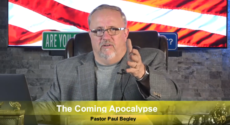 Khi thế giới đang đón chờ hiện tượng này thì mục sư Paul Begley, một nhà thuyết giáo theo thuyết âm mưu ở bang Indiana, Mỹ lại gây chú ý khi đưa ra nhận định gây sốc.