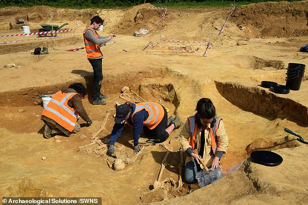 Kết quả kiểm tra, phân tích các bộ hài cốt của các chuyên gia cũng hé lộ sự thật rằng khi còn sống, những người này có chế độ ăn uống khá phong phú. Tuy nhiên, họ gặp vấn đề về răng miệng. Một số người mắc bệnh lao.