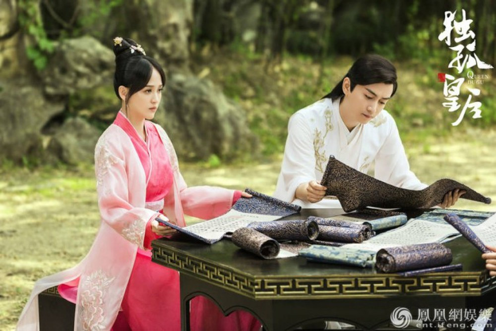 Văn Hiến hoàng hậu quản lý rất chặt, không cho phép Tùy Văn Đế Dương Kiên có thê thiếp. Theo đó, ông hoàng này chỉ có duy nhất một người vợ. Sử sách Trung Quốc coi Văn Hiến hoàng hậu là người tiên phong trong việc thực hiện chính sách gia đình một vợ một chồng.