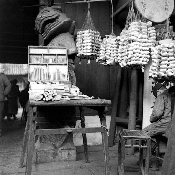 Một số cửa hàng mở suốt dịp Tết để phục vụ như cầu của người dân.