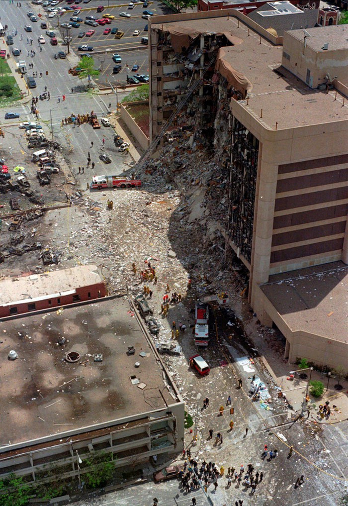 Nguyên do là vì vụ đánh bom đẫm máu này khiến 168 người chết, trong đó có 19 trẻ em. Ngoài ra, hơn 500 người khác bị thương. Ngay sau khi xảy ra sự kiện chấn động dư luận trên, McVeigh bị bắt giữ và kết án tử hình.