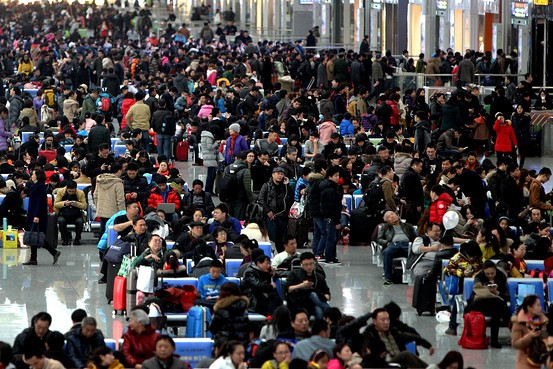 Các phương tiên truyền thông gọi sự kiện này là cuộc "di cư" mùa xuân với hàng chục triệu người trên thế giới về quê ăn Tết bằng các phương tiện như ô tô, xe khách, tàu hỏa, máy bay...