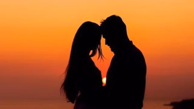 Tại Trung Quốc, Tết Nguyên đán trở thành thời điểm "khó khăn" đối với người độc thân, đặc biệt là phụ nữ khi thường bị hỏi bao giờ kết hôn.