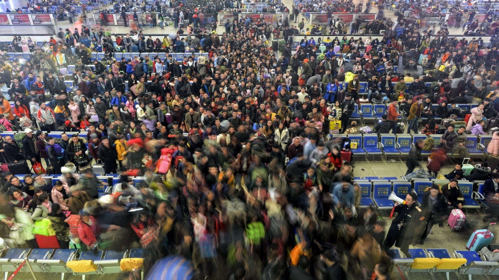 Cũng vì vào dịp cận Tết Nguyên đán, người người đổ về quê ăn Tết nên thường xảy ra tình trạng tắc nghẽn giao thông.