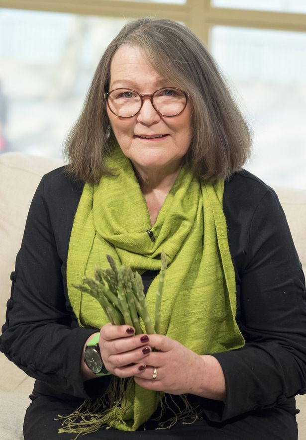 Bà Packington còn gây chú ý khi chia sẻ rằng: "Tôi thường tiên đoán đúng khoảng 80 - 90%. Mỗi năm tôi đều nhìn lại những dự đoán của mình và nghĩ rằng: Đúng vậy, chuyện đó đã xảy ra. Thỉnh thoảng tôi cũng đoán sai nhưng chưa bao giờ đi quá xa sự thật".