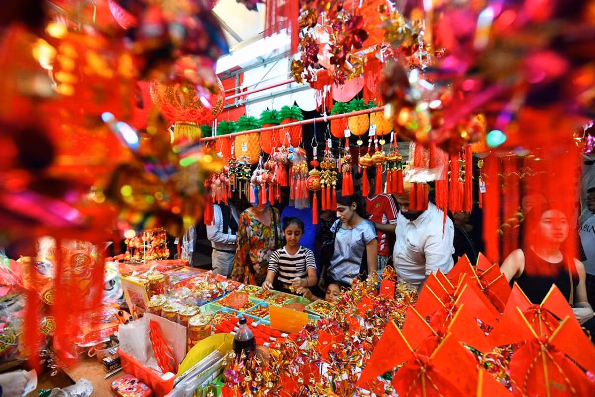 Gam màu đỏ phù hợp với không khí linh thiêng, sum vầy của dịp Tết Âm lịch.