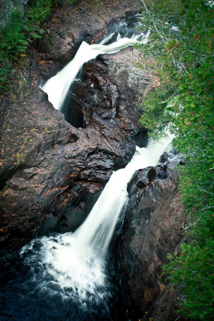 Trước bí ẩn này, giới khoa học đã thực hiện một số khảo sát, nghiên cứu nhằm giải mã bí ẩn "hóc búa" về "chiếc ấm của quỷ dữ".
