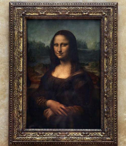 “Ở mắt phải của Mona Lisa có ký tự LV, rất có thể đó là tên viết tắt của Leonardo da Vinci. Còn mắt trái cũng có ký tự nhưng chưa xác định được đó là chữ CE hay B. Ở vòm mắt có số 72, hoặc L và số 2. Bức tranh này đã gần 500 năm tuổi rồi nên không còn sắc nét nữa”, Chủ tịch Ủy ban Di sản văn hóa quốc gia Italy Silvano Vinceti cho biết.