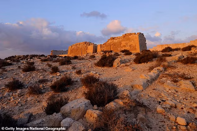 Mới đây, các nhà khảo cổ cho hay rất có khả năng Nữ hoàng Cleopatra và Mark Antony được chôn cất tại thành phố Taposiris Magna nằm cách Alexandria, Ai Cập, khoảng 45 km.