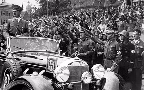 Cụm từ Đế chế thứ Ba thường được nhắc đến cùng với tên tuổi của Hitler và phát xít Đức.