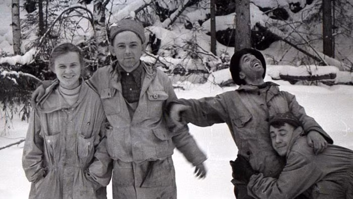 Những người ngoài hành tinh đã tấn công nhóm leo núi khiến các nạn nhân chạy trốn theo những hướng khác nhau.