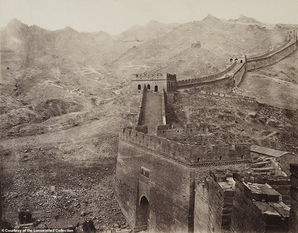 Nhiếp ảnh gia người Anh homas Childman chụp được bức ảnh Vạn Lý Trường Thành kỳ vĩ và hoang sơ những năm 1870.