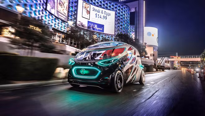 Triển lãm điện tử CES luôn có rất nhiều mẫu xe tự hành chở người hoặc hàng hóa. Tuy nhiên, Mercedes-Benz Vision Urbanetic là chiếc xe đặc biệt khi có thể chuyên chở cả hai.