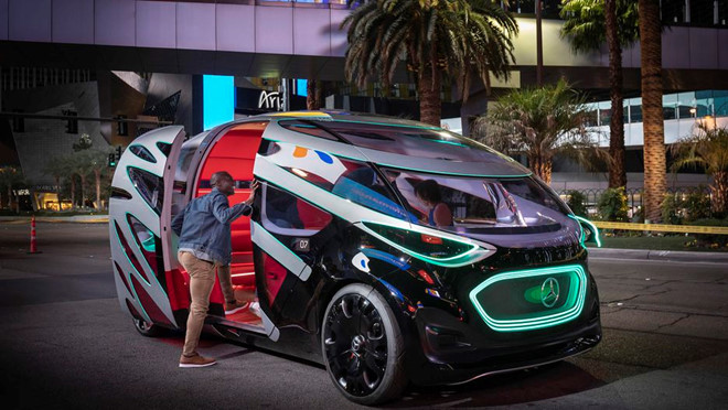 Mercedes-Benz cho biết đây chỉ là một nghiên cứu về các giải pháp vận chuyển bằng xe điện tự hành và chưa có kế hoạch đưa Urbanetic ra thị trường.