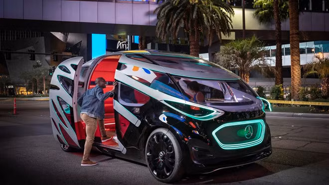 Mercedes-Benz cho biết đây chỉ là một nghiên cứu về các giải pháp vận chuyển bằng xe điện tự hành và chưa có kế hoạch đưa Urbanetic ra thị trường.