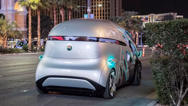 Mercedes-Benz Vision Urbanetic được coi là giải phát tối ưu nhằm giải quyết nạn kẹt xe khi linh hoạt giữa việc chở người và hàng hóa, hạn chế việc xe không hoạt động vì không có tài xế.