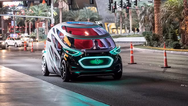 Xe có chiều dài 5,14m, khoang hành lý thể tích 353 L, không gian chứa hàng dài 3,6 m. Không gian của xe được tối đa hóa nhờ việc không có buồng lái.