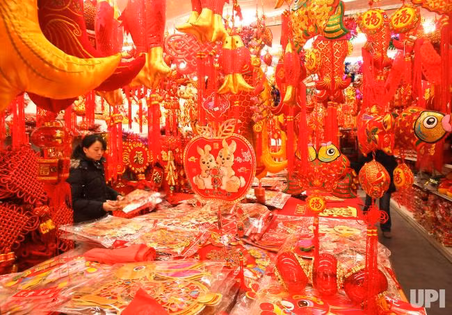 Theo ước tính, người dân Trung Quốc chi khoảng 100 tỷ USD cho việc mua sắm và ăn uống dịp Tết Nguyên Đán 2014.