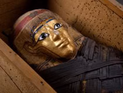 Theo quan niệm của họ, bột xác ướp có tác dụng ngăn chảy máu trong, giảm các cơn đau trong kỳ kinh nguyệt, thậm chí là giúp chữa lành vết thương nhanh hơn.