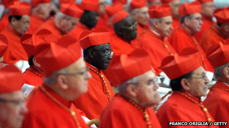 Chỉ sau vài phút sau khi nuốt phải con ruồi trong ly rượu, Giáo hoàng Adrian IV qua đời khiến dư luận bàng hoàng. Mời quý độc giả xem video: Mật nghị Hồng y bỏ phiếu bầu chọn giáo hoàng mới (nguồn: VTC14).