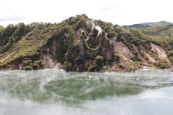 Không những vậy, hồ chảo chiên còn có khí CO2 và khí độc Hydro sulfua (H2S) giống như mùi trứng thối.