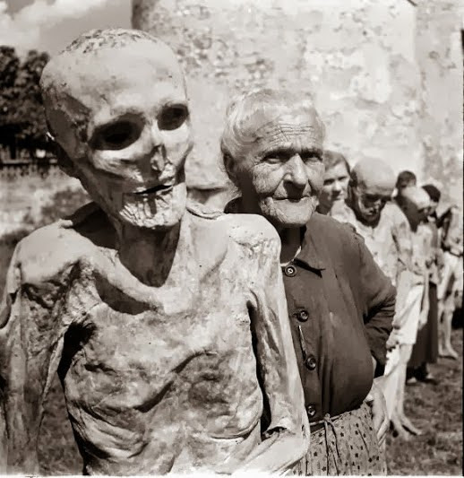 Những điều này cho thấy các thi hài đã được ướp xác một cách tự nhiên mà không cần dùng tới bất cứ hóa chất nào. Từ đó, các chuyên gia bắt tay vào nghiên cứu nhằm tìm hiểu vì sao những thi thể không bị phân hủy.