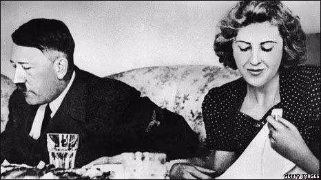 Sau một thời gian nghiên cứu, giáo sư Thomas Lundmark, người viết tiểu sử về cuộc đời Eva Braun, tiết lộ thông tin gây sốc về người phụ nữ của Hitler.