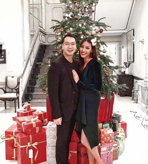 Tháng 9/2018, lễ đính hôn của Hoa khôi Áo dài Việt Nam 2014 Trần Ngọc Lan Khuê và chú rể Nguyễn Tuấn John đã diễn ra tại tư gia. Ông xã Lan Khuê được biết đến với xuất thân rất nổi tiếng trên thương trường. Anh là cháu trai của "người đàn bà thép" - nữ doanh nhân Trần Thị Hường (Tư Hường). Sau khi kết hôn, Lan Khuê thường cập nhật những hình ảnh về một cuộc sống hạnh phúc, giàu sang đáng ghen tị. Cô cũng hạn chế tham gia các sự kiện của showbiz và tập trung chăm lo gia đình nhiều hơn.