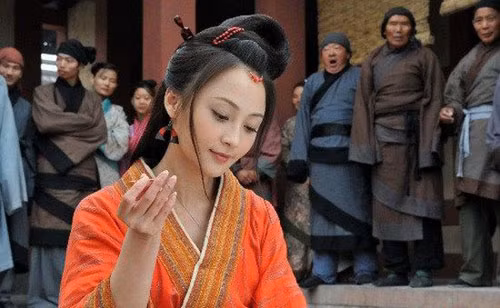 Vợ của tể tướng Phòng Huyền Linh nổi tiếng xinh đẹp và chung thủy với chồng. Một giai thoại kể rằng, trong một lần ốm nặng tưởng chừng như không thể qua khỏi, Phòng Huyền Linh đã bảo vợ rằng vợ hãy đi bước nữa sau khi ông chết.