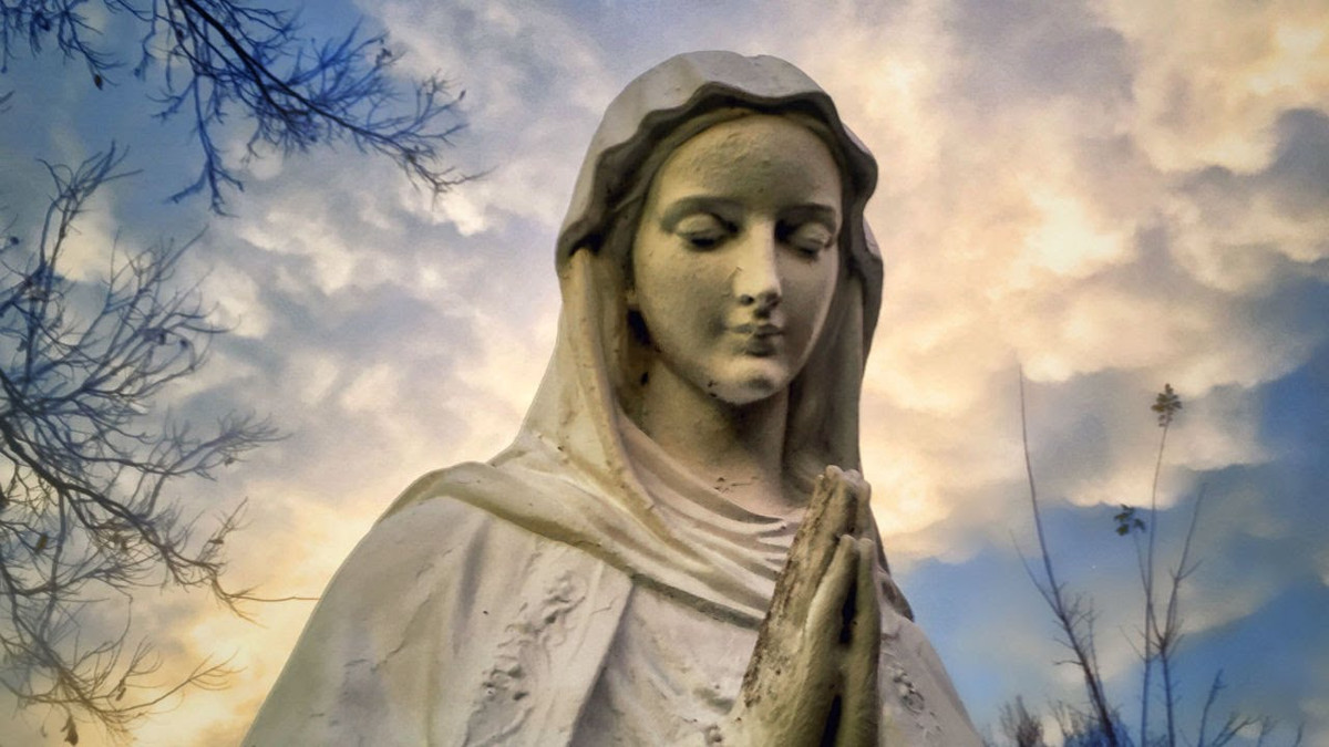 Liên quan đến vấn đề này, một số người cho rằng, việc tượng Đức mẹ đồng trinh là hiện tượng vượt qua quy luật của tự nhiên. Nó được xem là một phép màu.