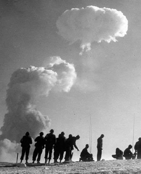 Thậm chí, không ít người mất mạng trong những năm sau khi diễn ra các vụ thử bom nguyên tử.