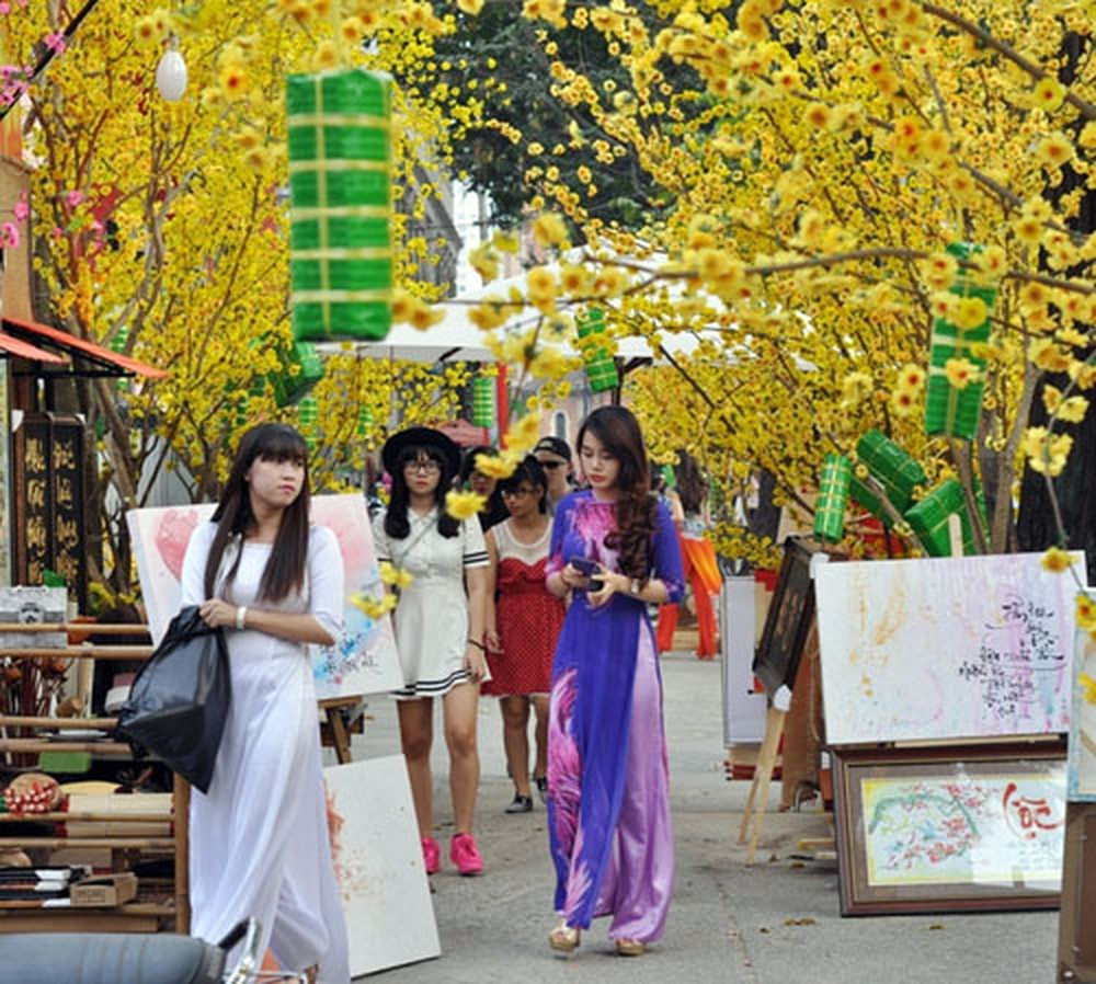 Giờ tốt có thể xuất hành vào ngày mùng 9 Tết (13/2/2019 dương lịch): Thìn (7h-9h), Ngọ (11h-13h), Mùi (13h-15h), Tuất (19h-21h). Tuổi xung ngày, hạn chế xuất hành: Kỷ Hợi, Ất Hợi, Ất Tị.