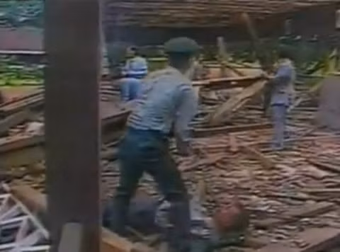 Những kẻ đánh bom đã bí mật đặt bom ở trên mái lăng của Chủ tịch Myanmar Aung San.