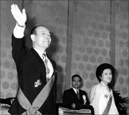 Vào ngày 9/10/1983, Tổng thống Hàn Quốc Chun Doo-Hwan bị ám sát khi ở Yangon, Myanmar. Vụ việc đã gây rúng động dư luận thế giới.