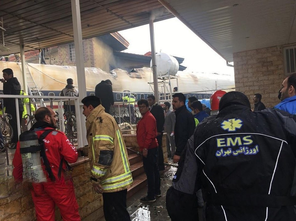 Có 16 người trên máy bay và chỉ có kỹ sư máy bay sống sót, theo hãng tin Fars.