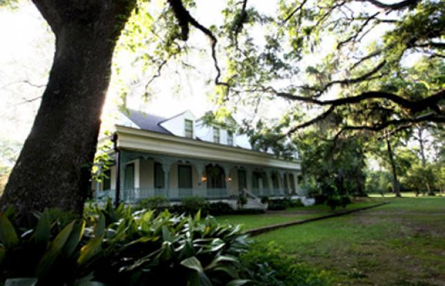 Linh hồn của họ được cho là "ám" nơi này. Một số người tuyên bố đã nhìn thấy nhiều hồn ma xuất hiện tại đồn điền Myrtles.