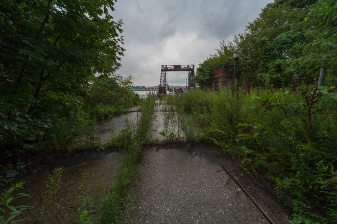 Trong thời gian từ năm 1880 - 1943, hòn đảo North Brother là nơi điều trị những người bị các bệnh có nguy cơ truyền nhiễm cao, trong đó có bệnh lao. Không ít bệnh nhân qua đời khi điều trị trên đảo.