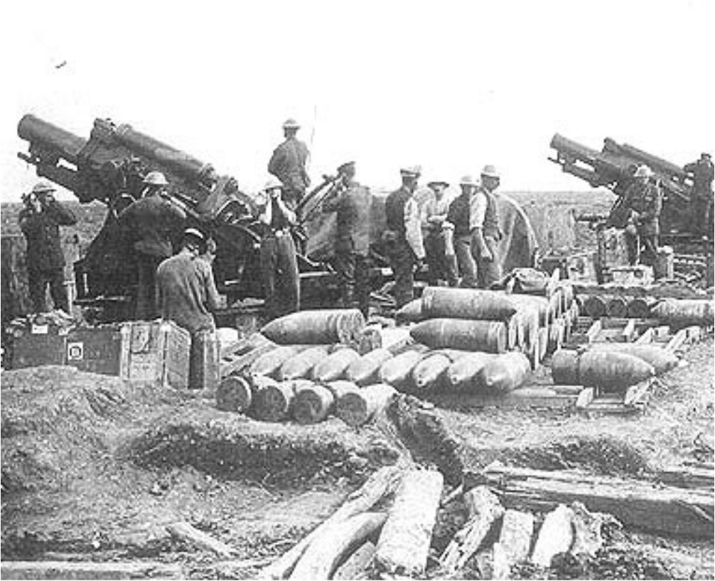 Những vụ pháo kích ồ ạt nhằm phá hủy các chiến hào và tiêu diệt binh sĩ ở đó. Mức độ nguy hiểm của pháo binh khủng khiếp đến mức xuất hiện thuật ngữ "hội chứng sốc bởi đạn pháo" (shell shock) để mô tả triệu chứng của những người sống sót sau các vụ pháo kích vô cùng nguy hiểm.