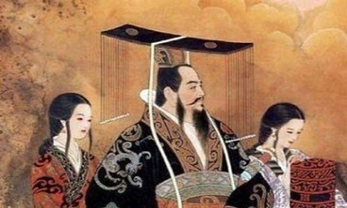 Cụ thể, Tần Thủy Hoàng từng phái Lô Sinh đi tìm thần tiên để tiên đoán về tương lai của nước Tần. Sau khi trở về từ chuyến đi, Lô Sinh gặp Tần Thủy Hoàng với cuốn sách cổ có tựa đề "Lục Đồ Thư".