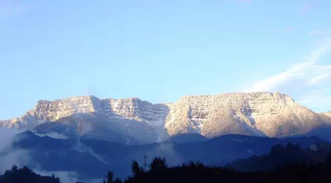 Cụ thể, sau khi tiến vào khu vực hồ Mê Hồn trên núi Ngõa Ốc, nhiều người bị lạc đường do la bàn không hoạt động. Không những vậy, một số người còn cảm thấy đau đầu, chóng mặt khi ở trong vùng "cấm địa" này.