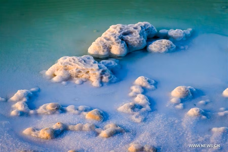 Không ít người bỏ mạng vì chết khát khi đi qua khu vực hồ Lop Nur. Một số người cho hay đã nhìn thấy hồn ma xuất hiện tại "cấm địa" nguy hiểm này.