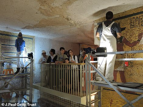 Do vậy, giới chức trách đã đóng cửa lăng mộ để triển khai dự án bảo tồn và trùng tu địa điểm khảo cổ nổi tiếng thế giới này.