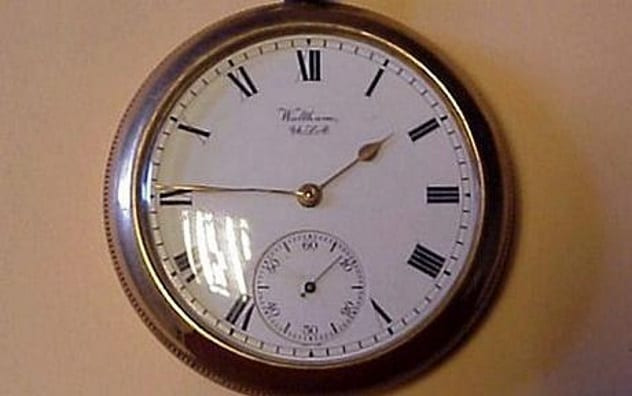 Biết chuyện, Lizzie không lên xuồng cứu sinh và cùng chồng Chapman chết chìm cùng con tàu xấu số. Chiếc đồng hồ bỏ túi của ông Chapman dừng đúng lúc con tàu Titanic chìm xuống Đại Tây Dương - 1h45 sáng ngày 15/4/1912.